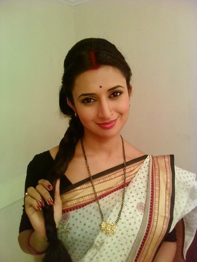 23350514_AXZCWELBO - Divyanka Tripathi