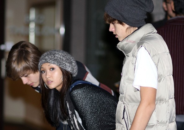 Brenda Song Cole Sprouse Gets Dinner Brother RIihH2MgHTwl