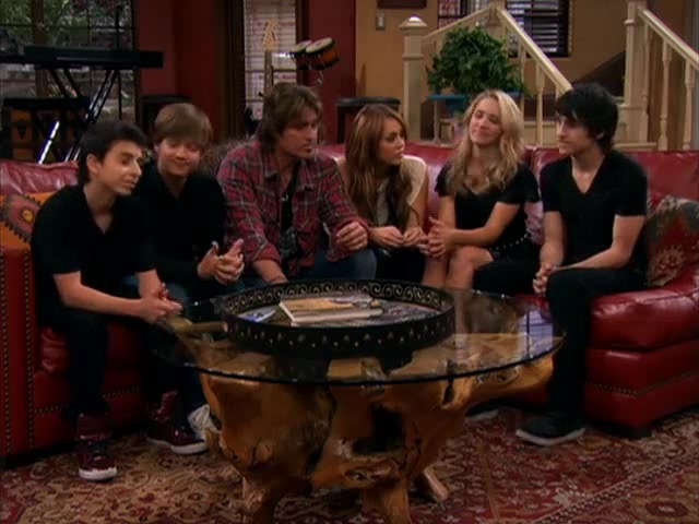 HMF- Cast Goodbyes 039