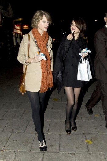 selena-taylor-londra-10-533x800 - selena gomez si taylor swift prietene in londra