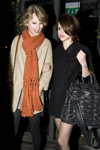 selena-taylor-londra-22-533x800 - selena gomez si taylor swift prietene in londra