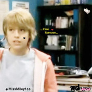 Cole Sprouse( in rolul lui  Cole Martin al 6 cel mai rau tip)