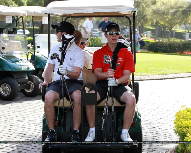 Nick-Kevin-Jonas-Golfing-Guys-nick-jonas-19767789-2500-2000