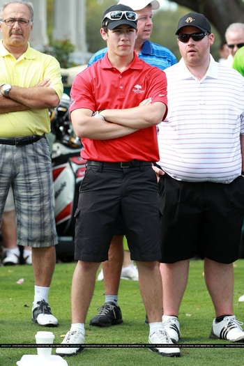 Nick-Kevin-Jonas-Golfing-Guys-nick-jonas-19767892-1666-2500 - Kevin and Nick Jonas G G -Golfing GuyZ