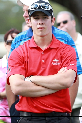 Nick-Kevin-Jonas-Golfing-Guys-nick-jonas-19767943-1666-2500 - Kevin and Nick Jonas G G -Golfing GuyZ