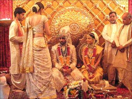 Aishwarya_Rai_Abhishek_Bachan_Wedding_Photos,who_got_married_on_20th_April_2007_(12) - Aishwarya Rai Wedding