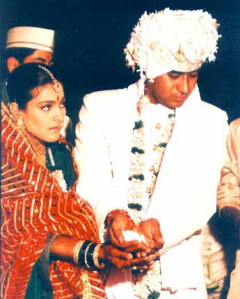 Kajol_and_Ajay_Devgan_wedding_pictures_(8)