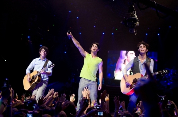 jonas-brothers-the-3d-concert-experience-332570l-imagine