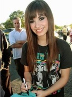 12677390_RPGUKNVZA - Demi Lovato