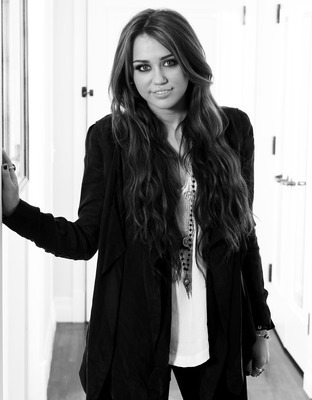29662605_CORMIFYOS - poze rare miley cyrus2