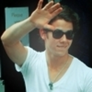 Nicholas-3-nick-jonas-14435238-100-100 - 2010-2011 Icons