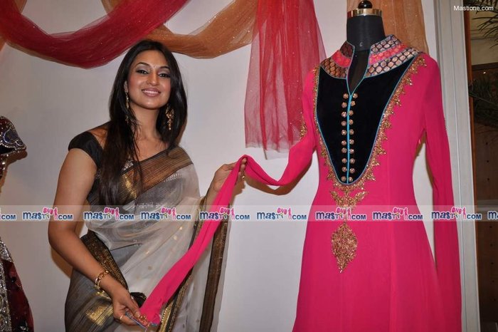 DSC_0007 [1024x768] - Divyanka Tripathi at Times Shagun Exhibition