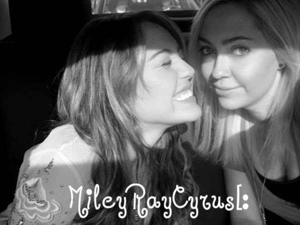 46845_147007925337988_129877630384351_241848_4575770_n - Poze personale cu Miley de pe Facebook-ul ei