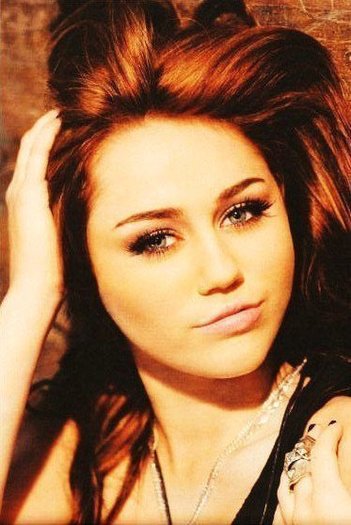 59486_146992658672848_129877630384351_241759_6942077_n - Poze personale cu Miley de pe Facebook-ul ei