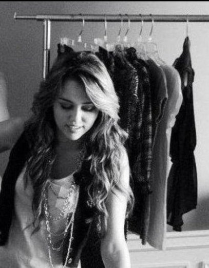 59619_153328291372618_129877630384351_271132_7667172_n - Poze personale cu Miley de pe Facebook-ul ei