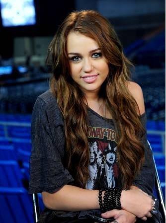60455_148568105181970_129877630384351_248931_4792880_n - Poze personale cu Miley de pe Facebook-ul ei