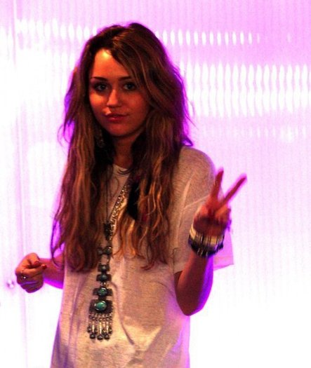66231_153318154706965_129877630384351_271103_8063717_n - Poze personale cu Miley de pe Facebook-ul ei
