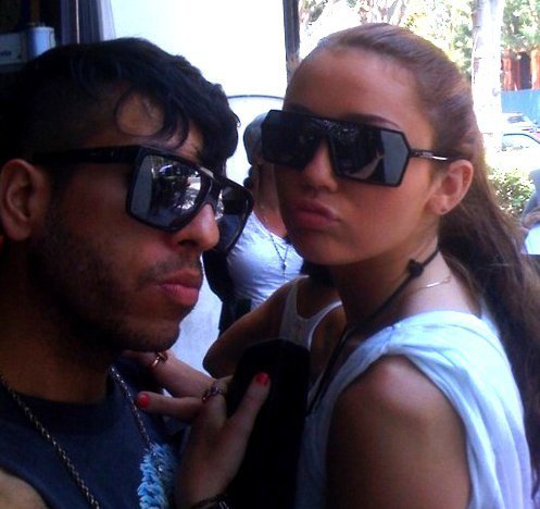 168996_176507615721352_129877630384351_394447_1652947_n - Poze personale cu Miley de pe Facebook-ul ei