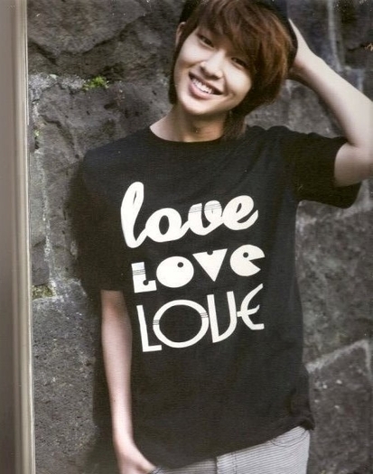 onew-shinee-14805205-515-655