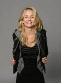 2 - 000000_Britt robertson_000000