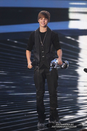 tumblr_lelmnf0L7L1qf833yo1_400 - Justin-Bieber