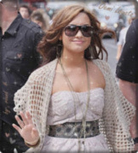 27771278_EMSEQTRBQ - glitter demi lovato