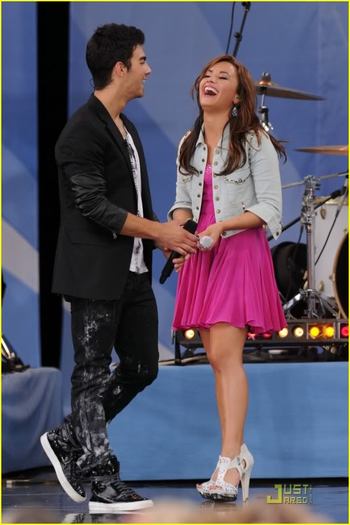 camp-rock-2-rumsey-nyc-gma-03 - Camp Rock 2 Cast at GMA Pics