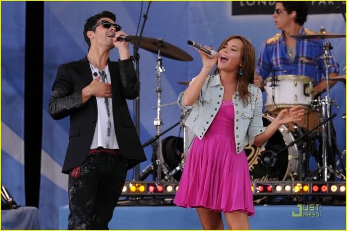 camp-rock-2-rumsey-nyc-gma-06 - Camp Rock 2 Cast at GMA Pics