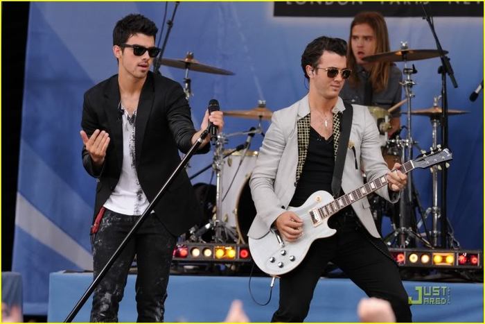 camp-rock-2-rumsey-nyc-gma-21 - Camp Rock 2 Cast at GMA Pics