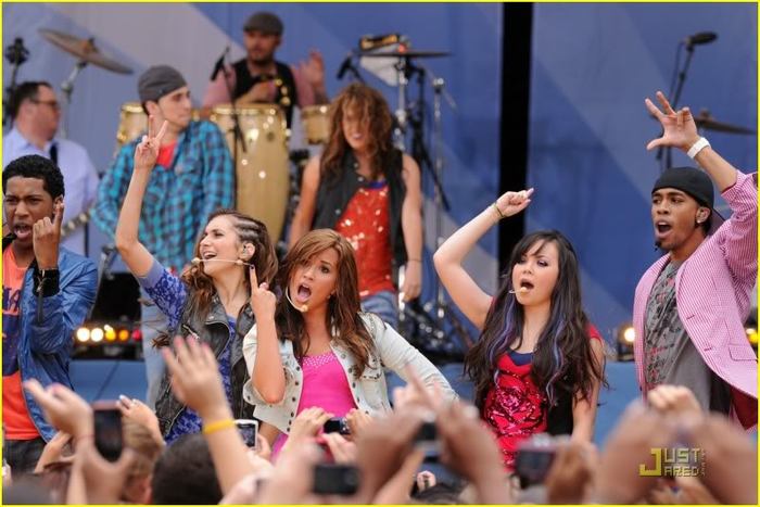 camp-rock-2-rumsey-nyc-gma-34 - Camp Rock 2 Cast at GMA Pics