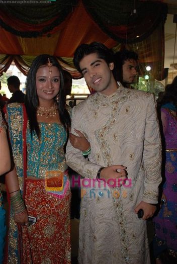 normal_Parul Chauhan, Kinshuk Mahajan at the Inauguration of Star Parivaar Asia Wedding Fair in J W 