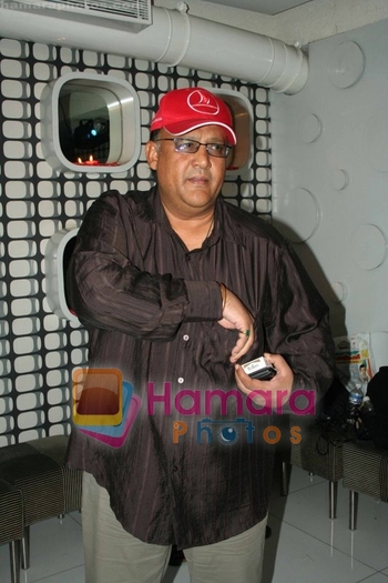 Alok Nath at Angad Hasija Bday Party in Poptates on May 30th 2008(2) - Alok Nath