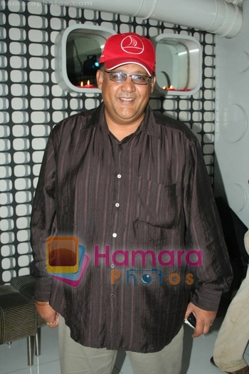 Alok Nath at Angad Hasija Bday Party in Poptates on May 30th 2008(43)