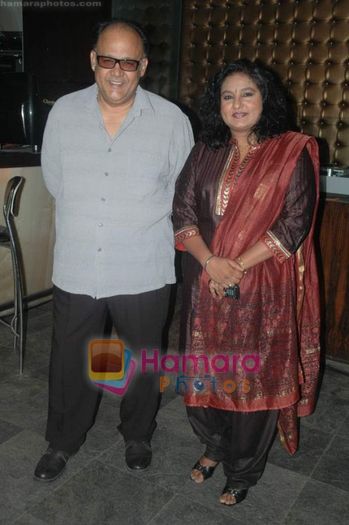 normal_Alok Nath at Bidaai serial season 1 completion bash in Vie Lounge on 12th Nov 2010 (2) - Alok Nath