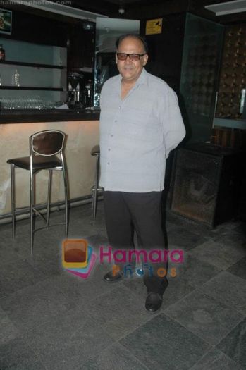 normal_Alok Nath at Bidaai serial season 1 completion bash in Vie Lounge on 12th Nov 2010 (3) - Alok Nath