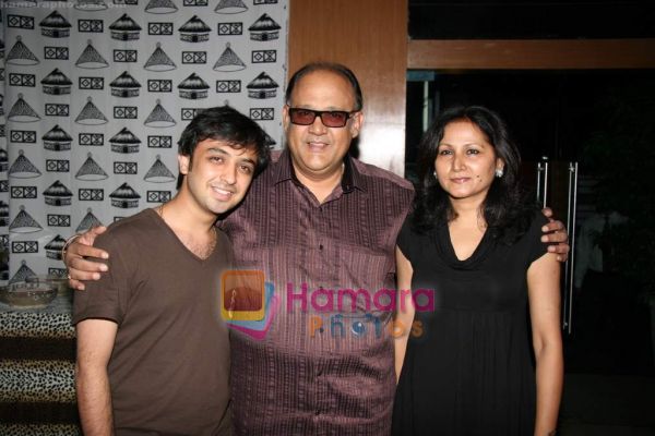 normal_Alok Nath at Bidaai serial success bash in Marimba Lounge on 28th March 2010 (55) - Alok Nath