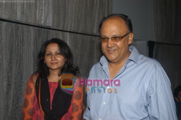 normal_Alok Nath at musician milind_s birthday bash in Tunga Regale, Mumbai on 31st May 2009 (25) - Alok Nath