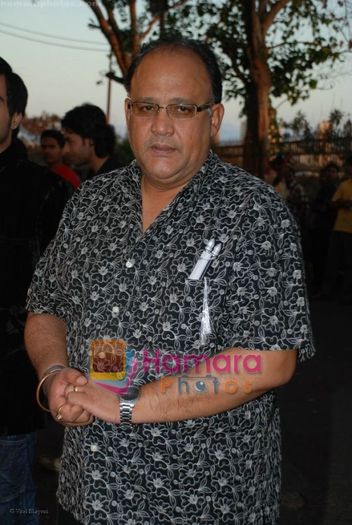 normal_Alok Nath at Star Pariwar Awards on May 17th 2008(3)