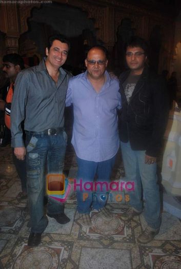 normal_Alok Nath, Avinash Wadhawan at Maat Pitah Ke Charanon Mein Swarg bash in Dahisar on 29th June - Alok Nath