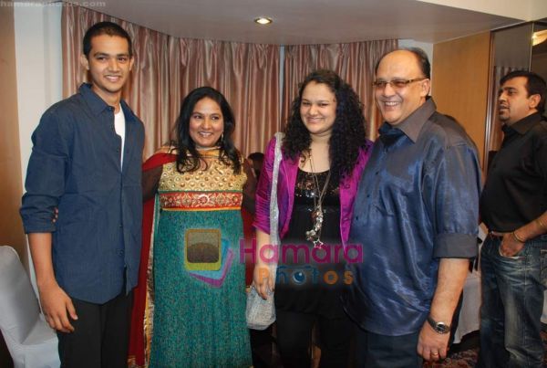 normal_Alok Nath, Vibha Chibber at Star Plus big bash for serial Bidaai in Ramee on 9th July 2009 (3 - Alok Nath