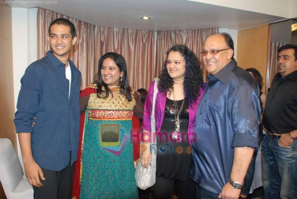 normal_Alok Nath, Vibha Chibber at Star Plus big bash for serial Bidaai in Ramee on 9th July 2009 (2