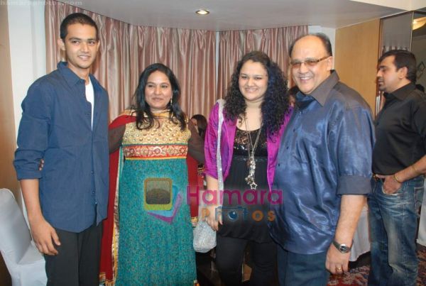 normal_Alok Nath, Vibha Chibber at Star Plus big bash for serial Bidaai in Ramee on 9th July 2009 (4 - Vibha Chibber