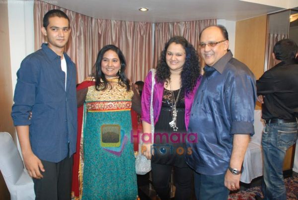 normal_Alok Nath, Vibha Chibber at Star Plus big bash for serial Bidaai in Ramee on 9th July 2009 (5 - Vibha Chibber