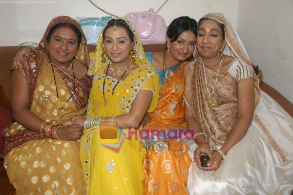 normal_Ashita Dhawan, Vibha Chibber, Amardeep Jha on the sets of Bidaai in Mira Road on 10th Jan 200 - Vibha Chibber