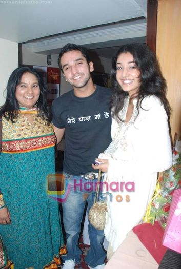 normal_Vibha Chibber at Star Plus big bash for serial Bidaai in Ramee on 9th July 2009 (21)