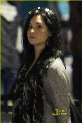 demilovatocheesecakefactory05 - Demi at the Cheesecake Factory