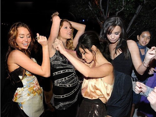 miley-taylor-selena-demi-miley-cyrus-11707169-500-375