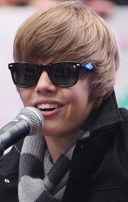 justin bieber hair Parul lui Justin Bieber s a vandut pe o suma impresionanta - Parul lui Justin Bieber s-a vandut pe o suma impresionanta