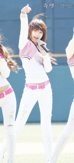 24546_384393249081_344589734081_3616064_5853053_n - y---SNSD-sooyoung---y