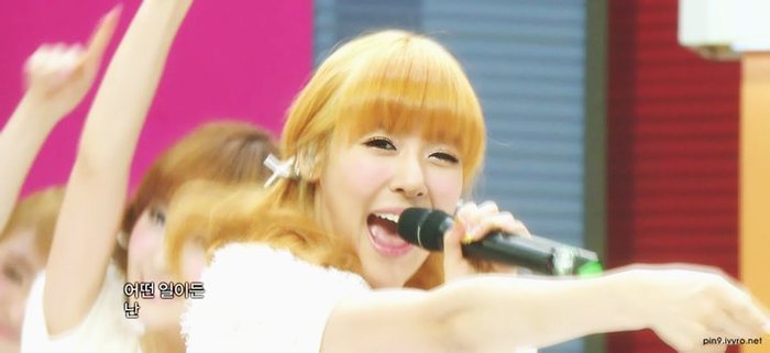 32422223_JFTMETTXT - y---SNSD-tiffany---y